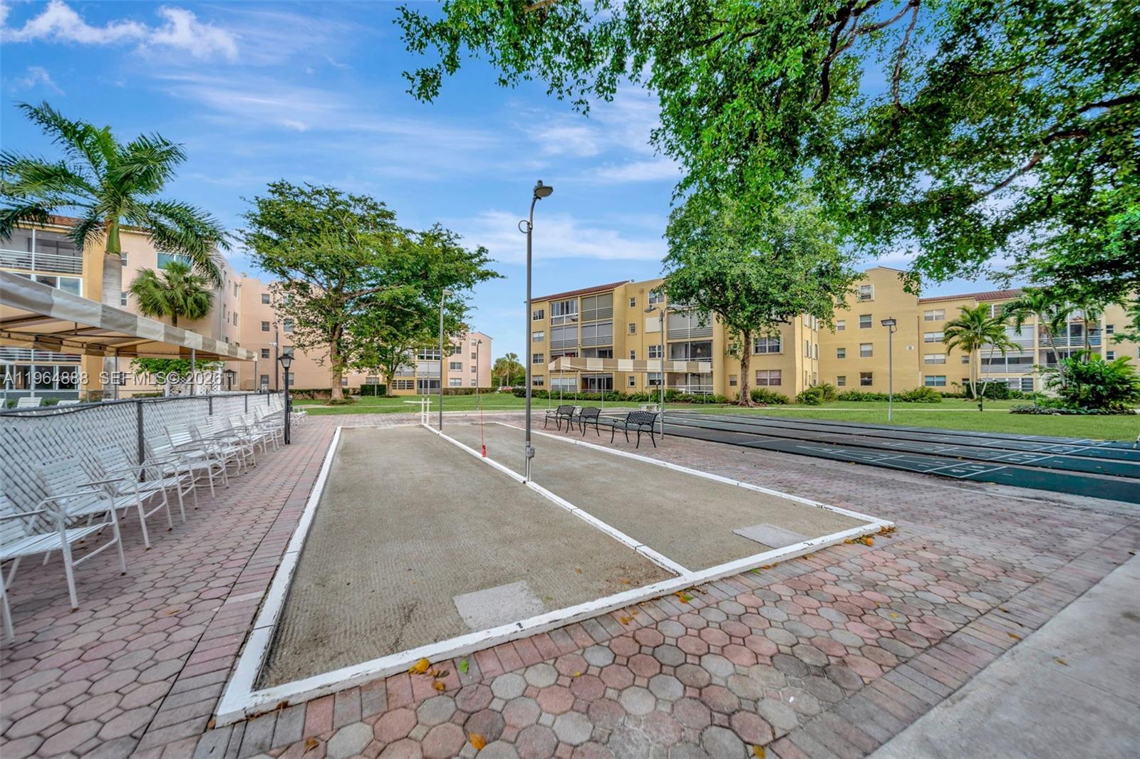 2801 Somerset Dr #215 Lauderdale Lakes, FL 33311