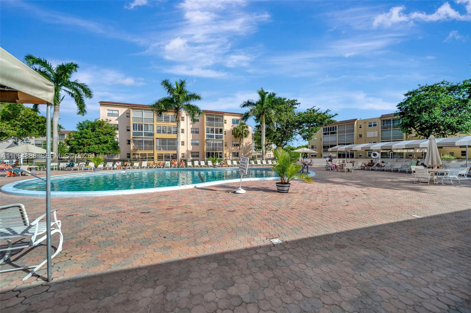 2801 Somerset Dr #215 Lauderdale Lakes, FL 33311