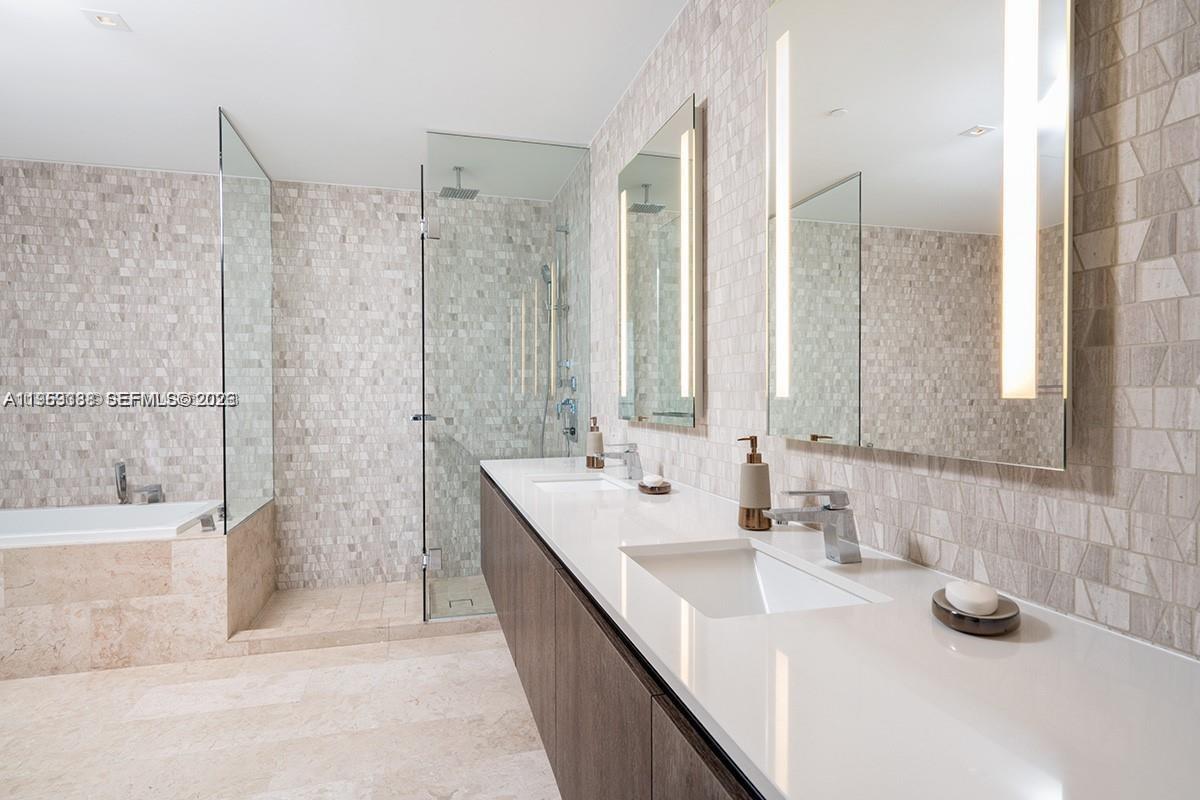 68 SE 6th St #2807 Miami, FL 33131