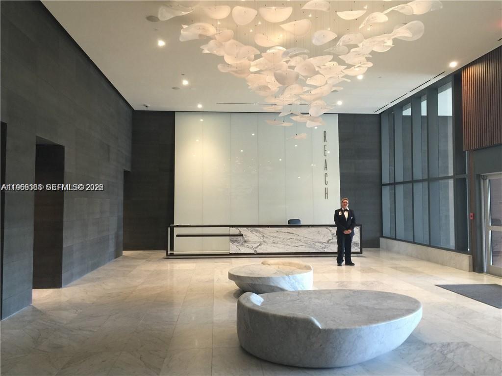 68 SE 6th St #2807 Miami, FL 33131