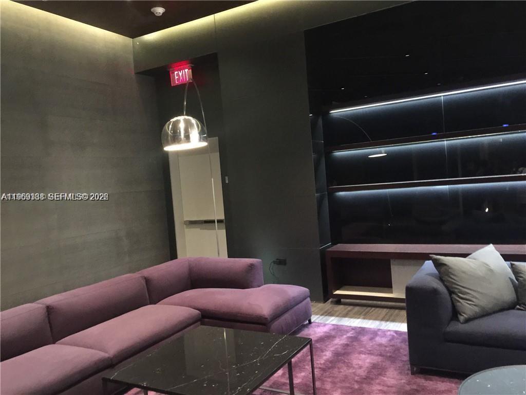 68 SE 6th St #2807 Miami, FL 33131