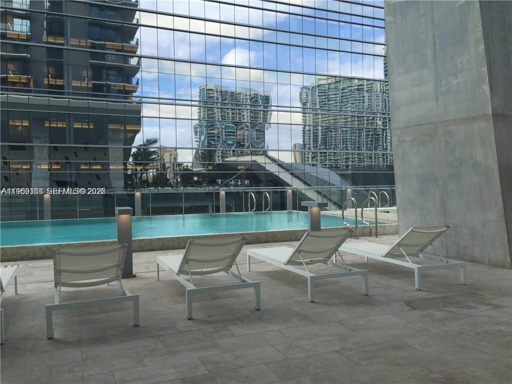 68 SE 6th St #2807 Miami, FL 33131