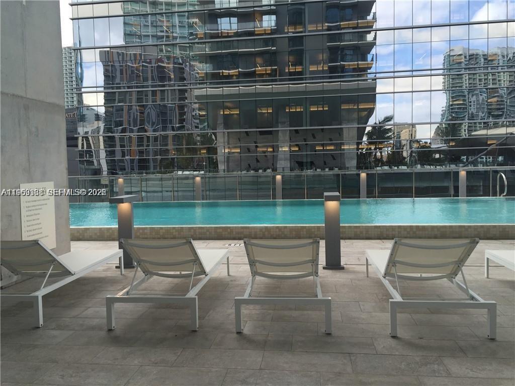 68 SE 6th St #2807 Miami, FL 33131