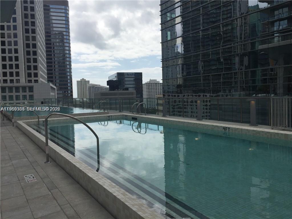 68 SE 6th St #2807 Miami, FL 33131