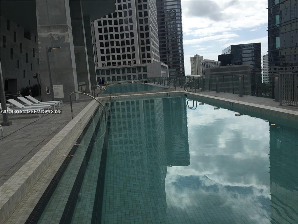 68 SE 6th St #2807 Miami, FL 33131