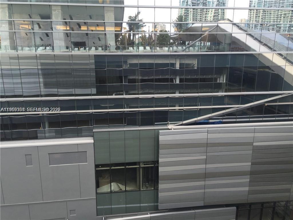 68 SE 6th St #2807 Miami, FL 33131