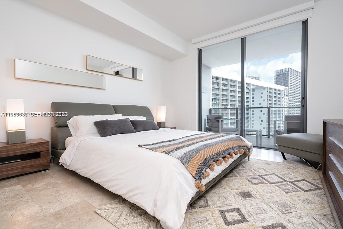 68 SE 6th St #2807 Miami, FL 33131