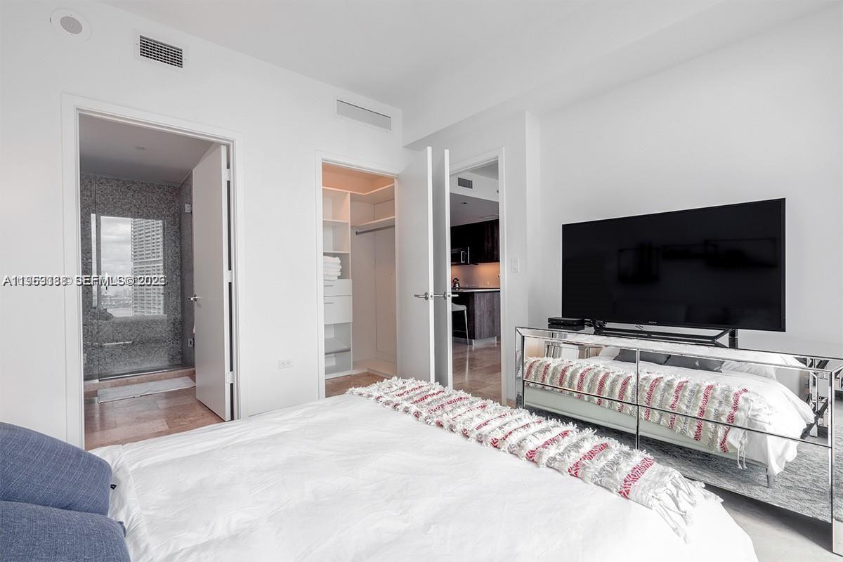 68 SE 6th St #2807 Miami, FL 33131