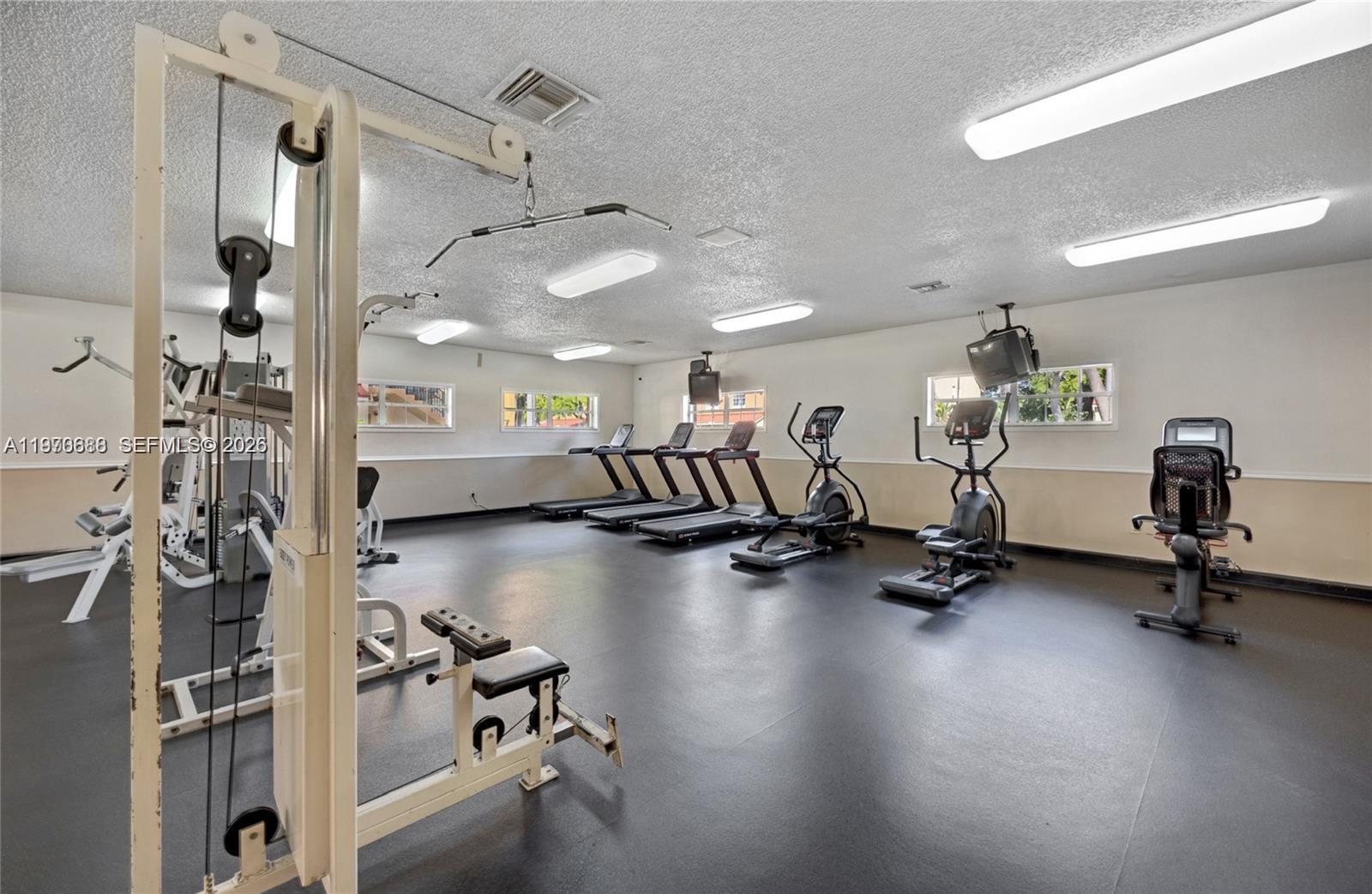 18336 NW 68th Ave #I Hialeah, FL 33015