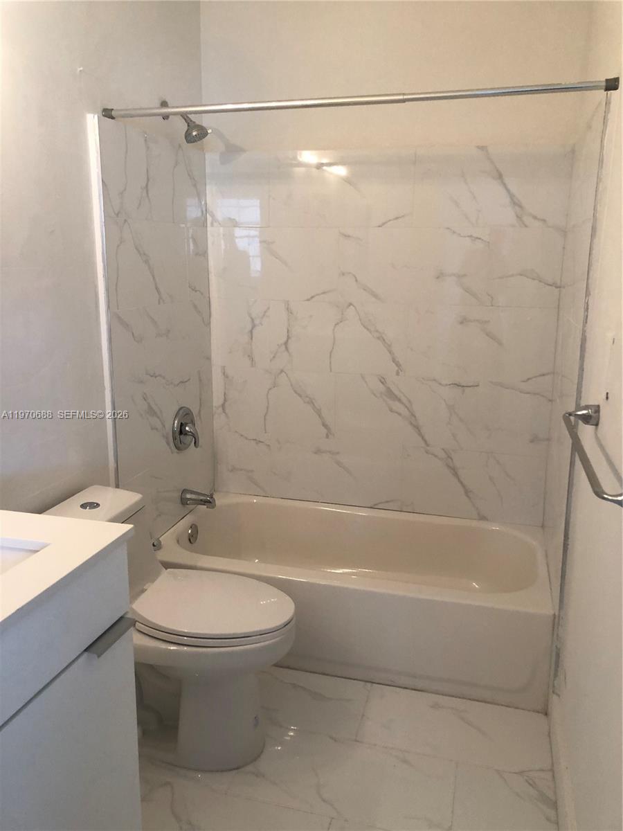 18336 NW 68th Ave #I Hialeah, FL 33015