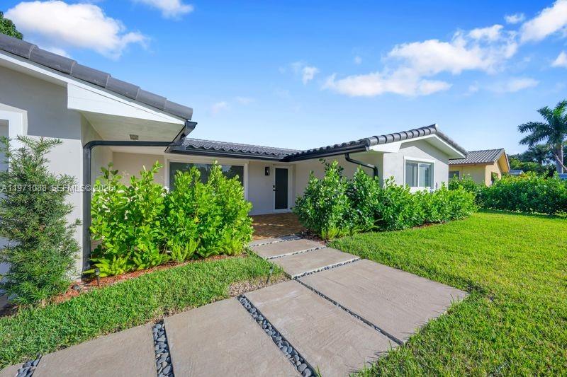 1810 SW 6th Ave Pompano Beach, FL 33060