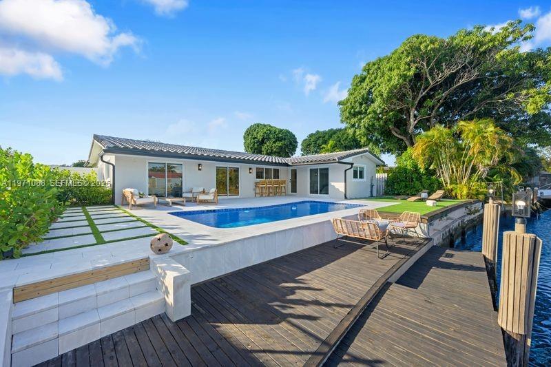 1810 SW 6th Ave Pompano Beach, FL 33060