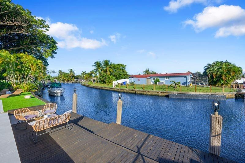 1810 SW 6th Ave Pompano Beach, FL 33060