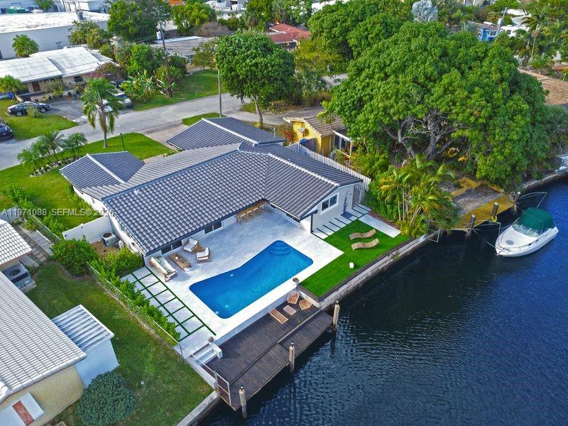 1810 SW 6th Ave Pompano Beach, FL 33060