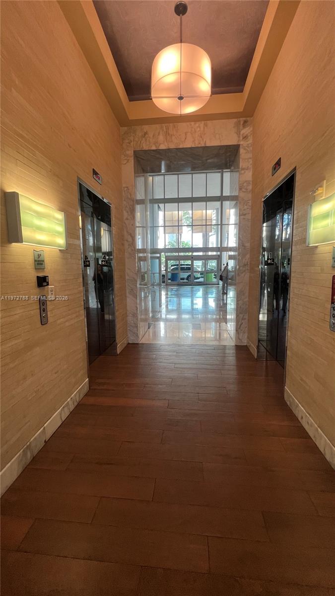 185 SW 7th St #2202 Miami, FL 33130