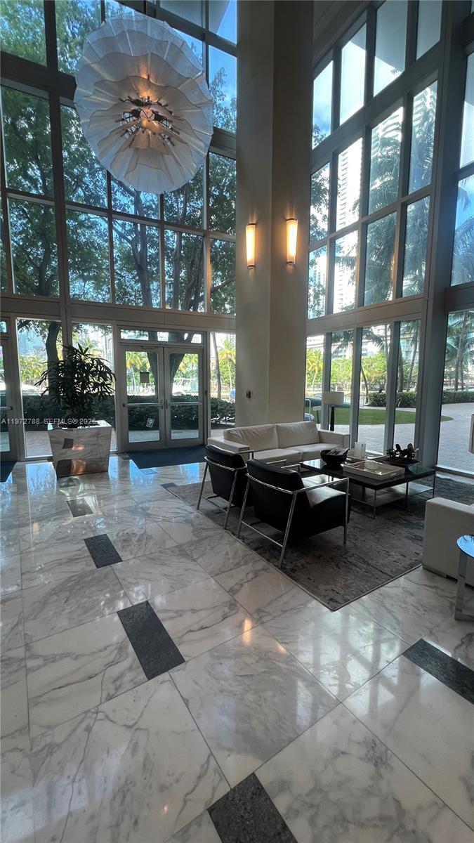 185 SW 7th St #2202 Miami, FL 33130