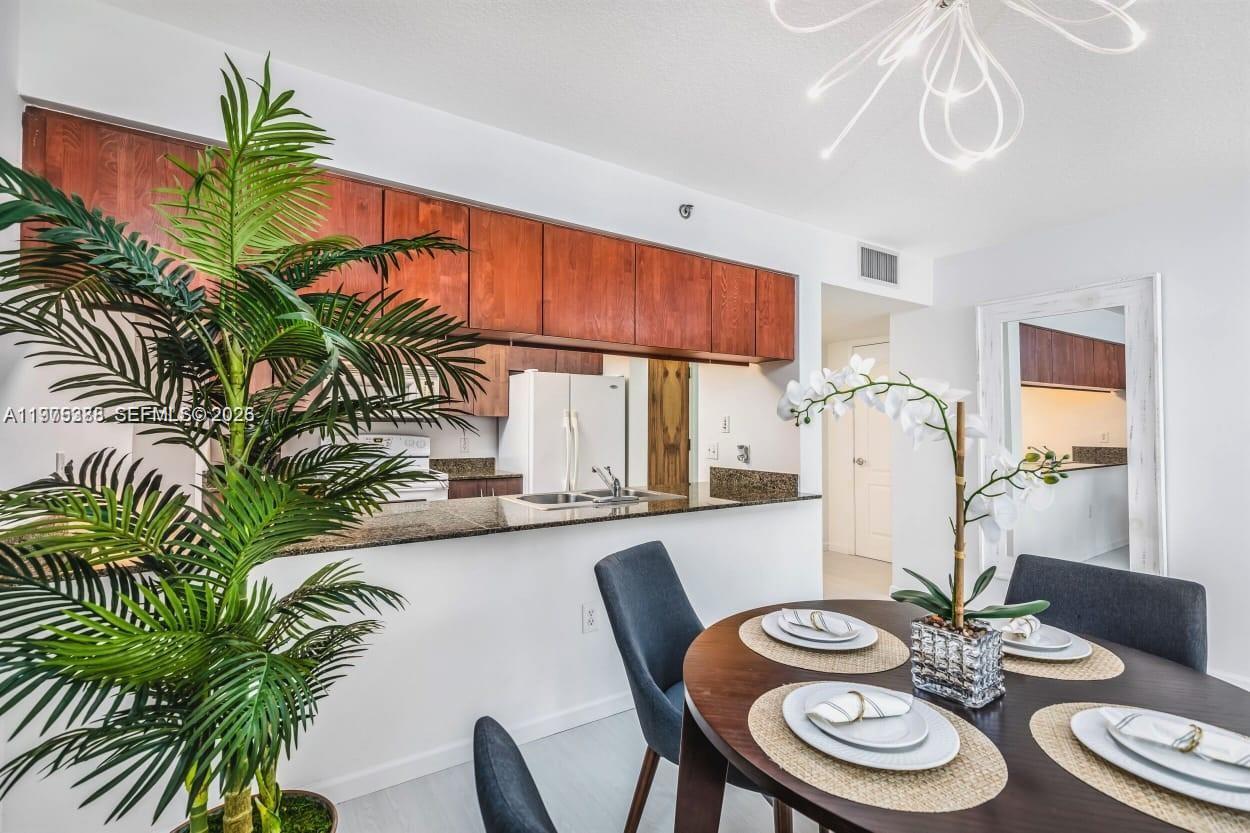 1200 Brickell Bay Dr #1808