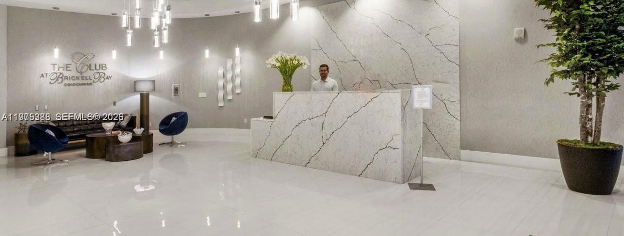 1200 Brickell Bay Dr #1808 Miami, FL 33131