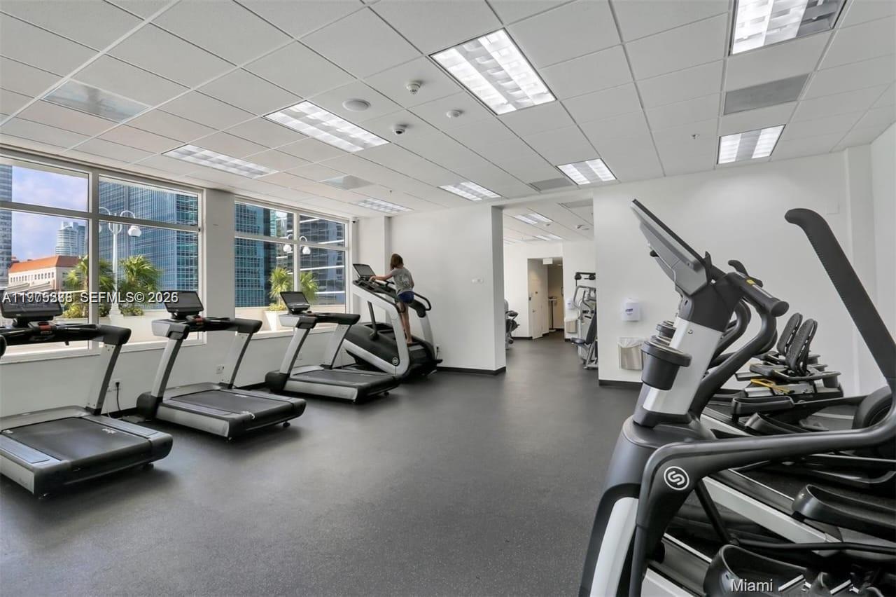 1200 Brickell Bay Dr #1808 Miami, FL 33131