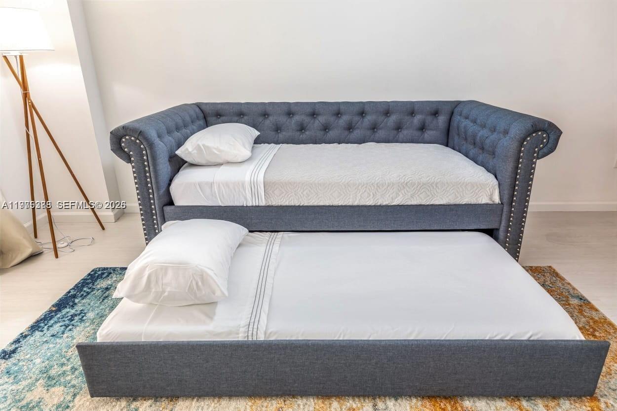 1200 Brickell Bay Dr #1808 Miami, FL 33131