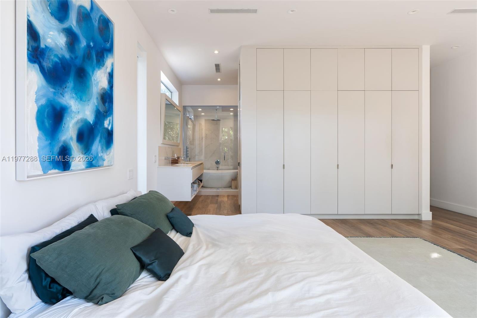 2977 Bridgeport Ave Miami, FL 33133