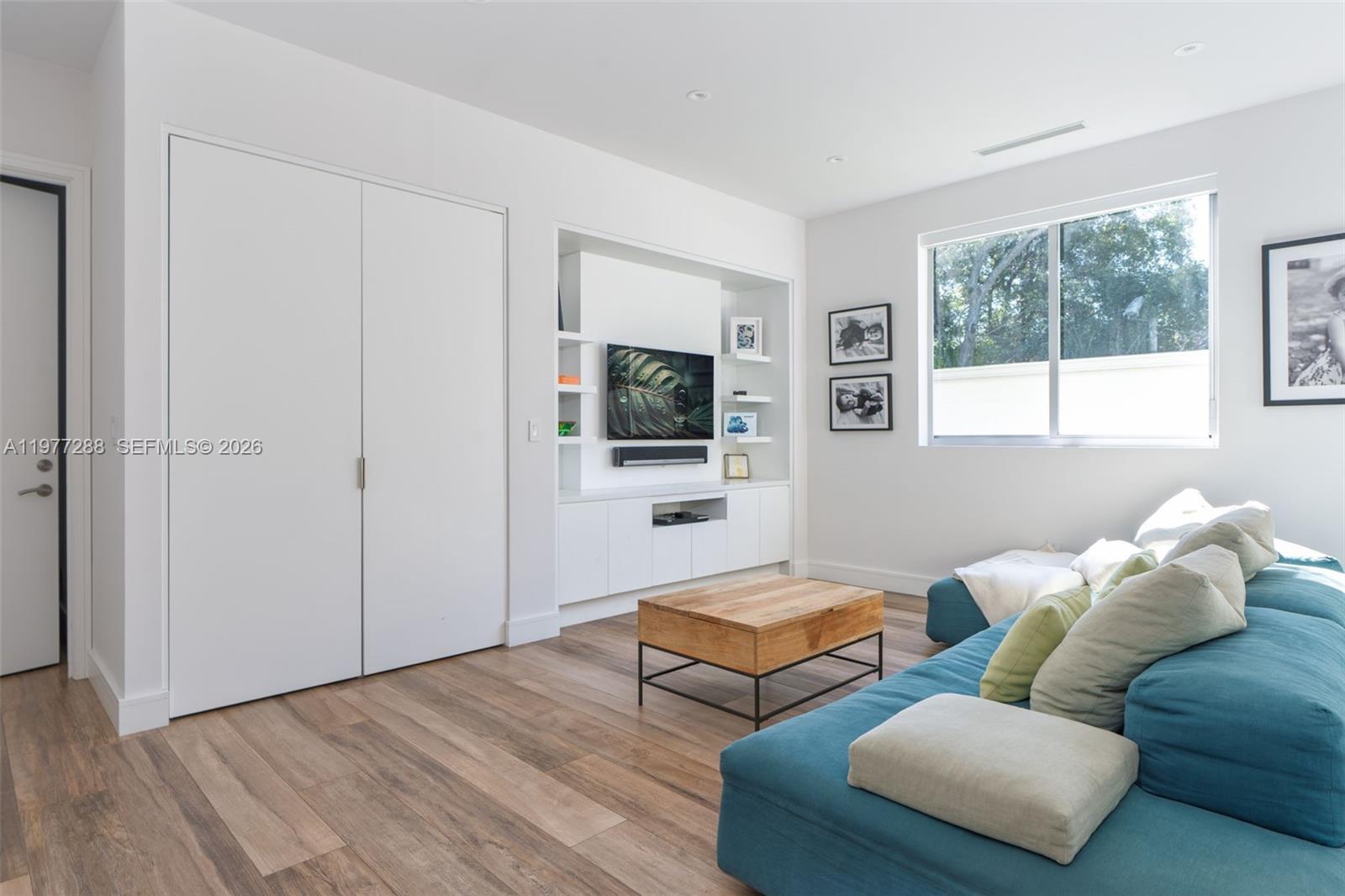 2977 Bridgeport Ave Miami, FL 33133