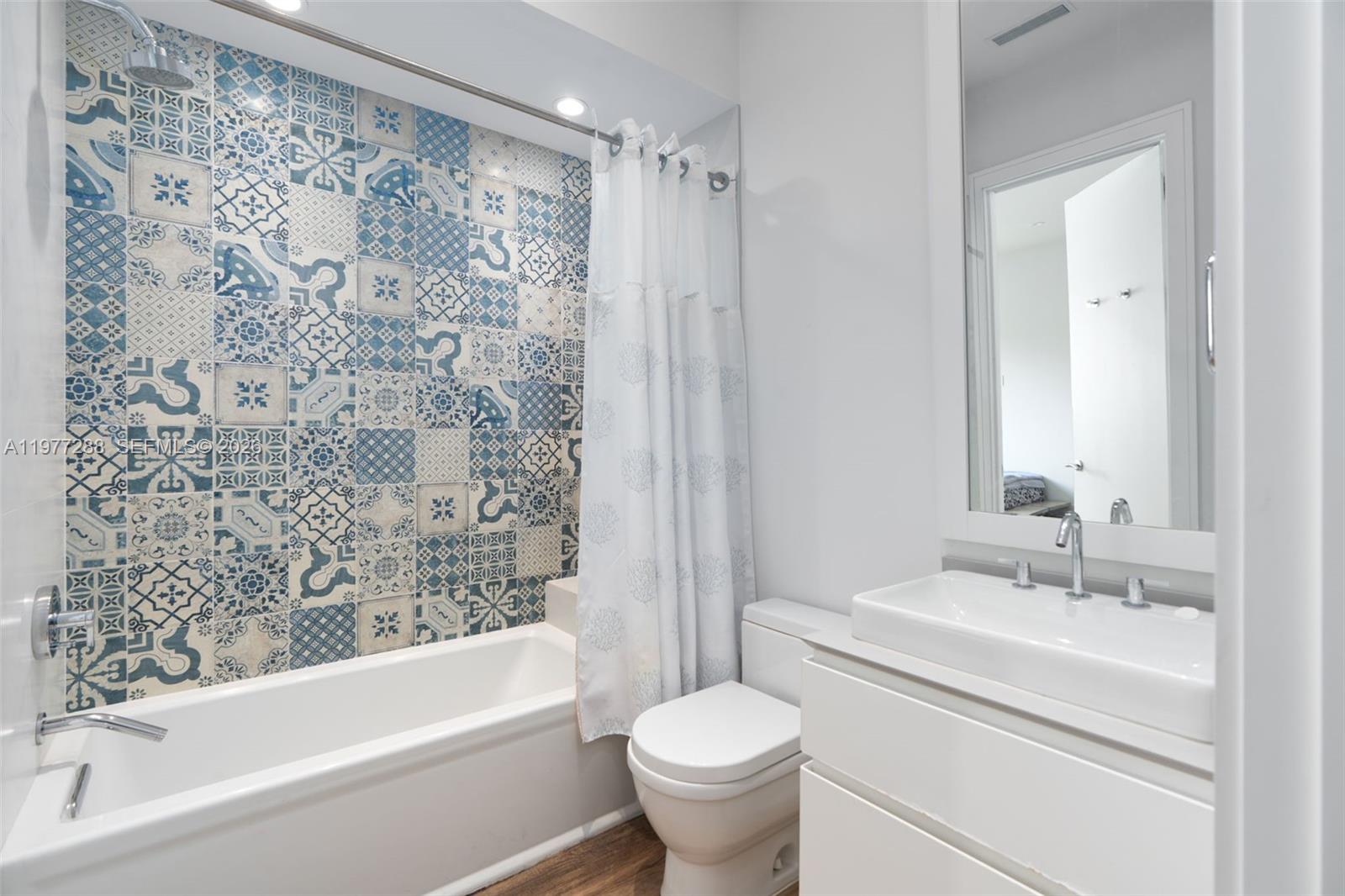 2977 Bridgeport Ave Miami, FL 33133