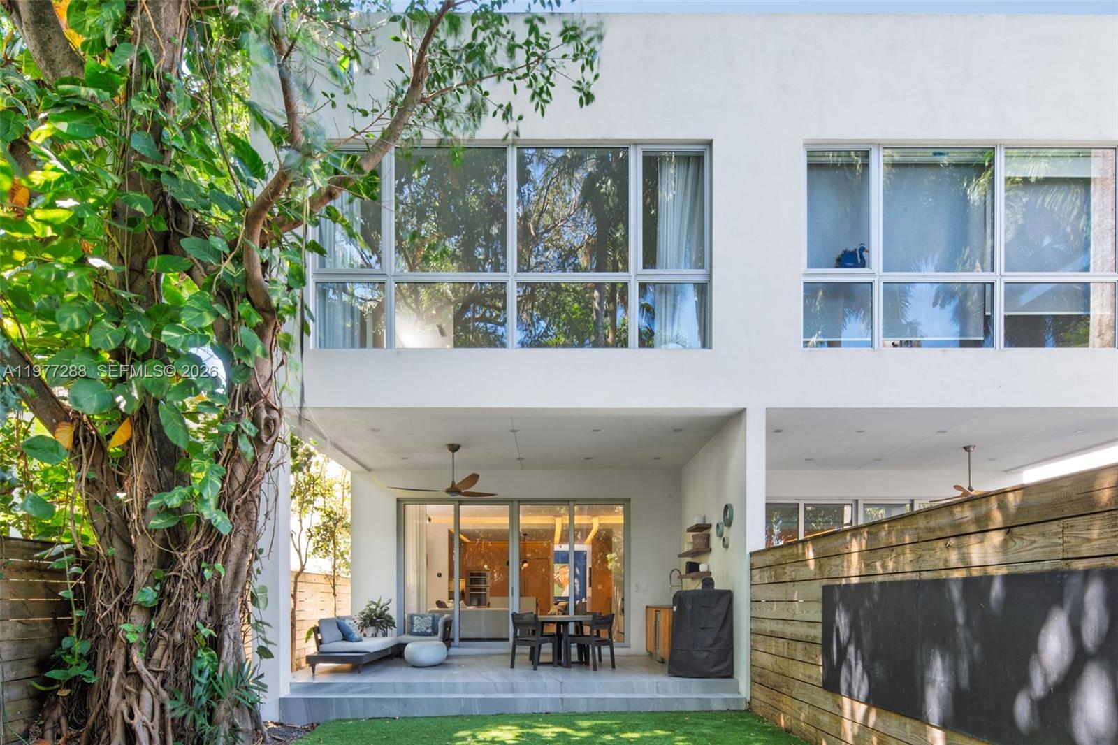 2977 Bridgeport Ave Miami, FL 33133