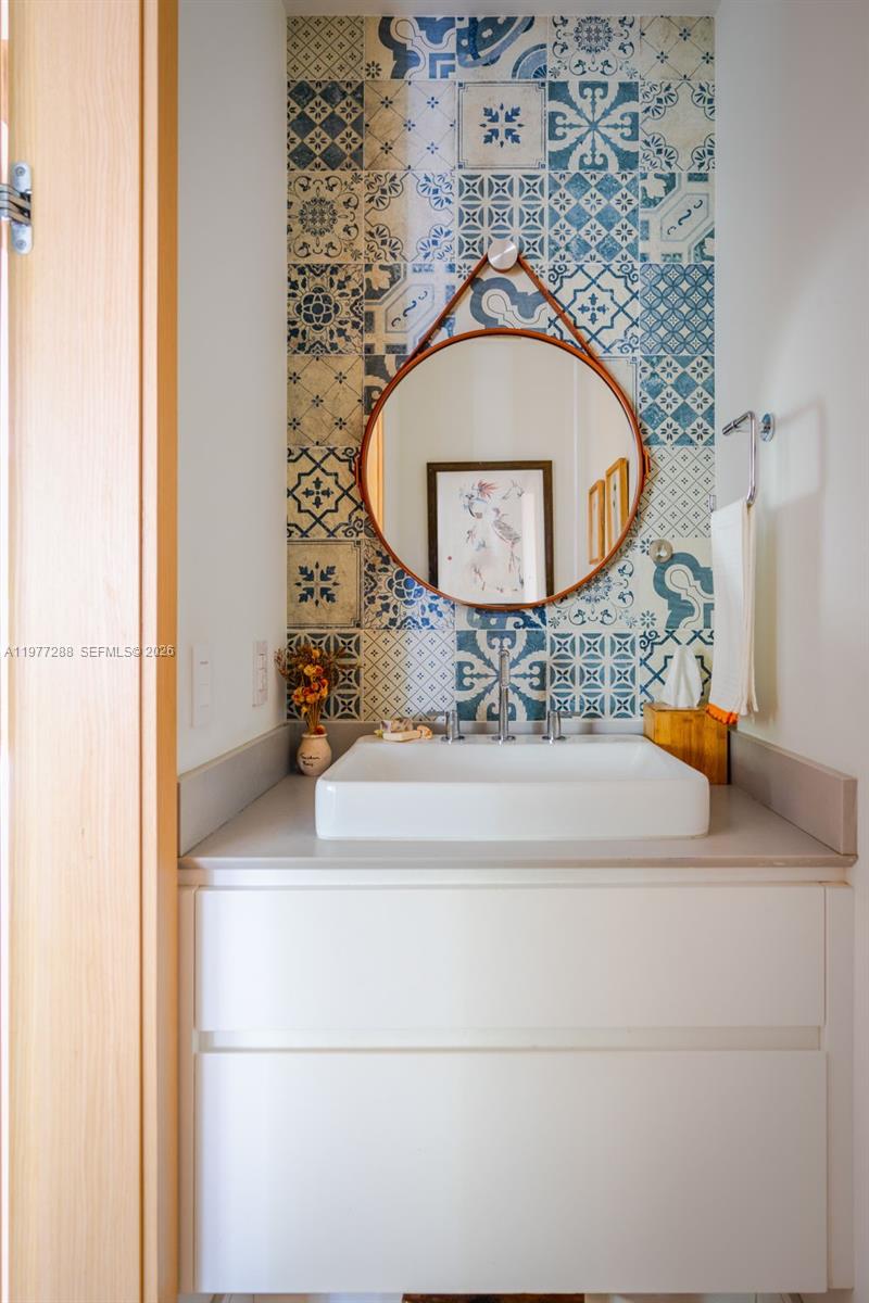 2977 Bridgeport Ave Miami, FL 33133