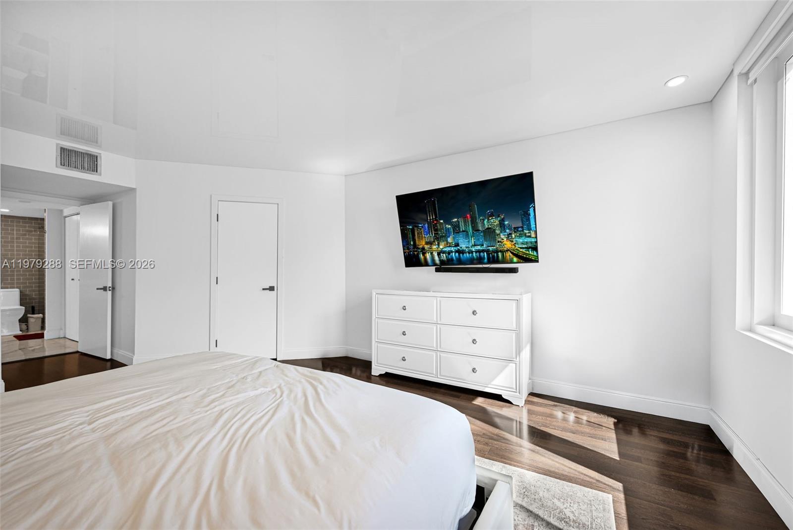 2301 Collins Ave #1204 Miami Beach, FL 33139