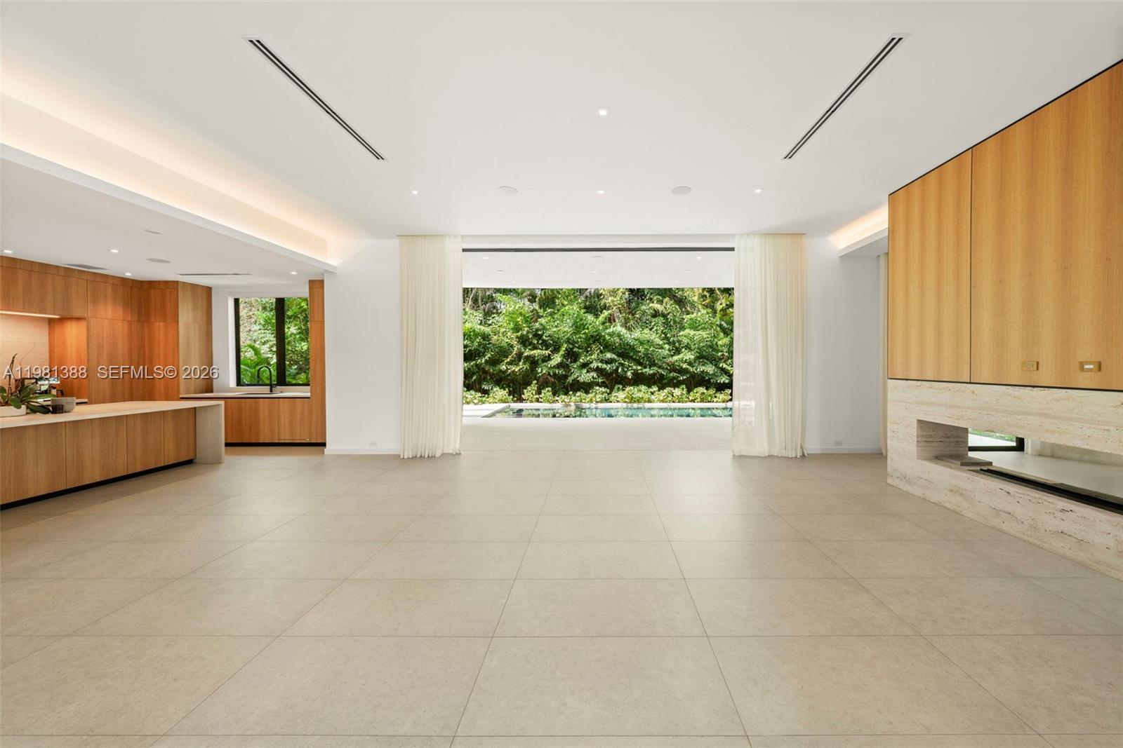 7700 SW 50th Ct Miami, FL 33143