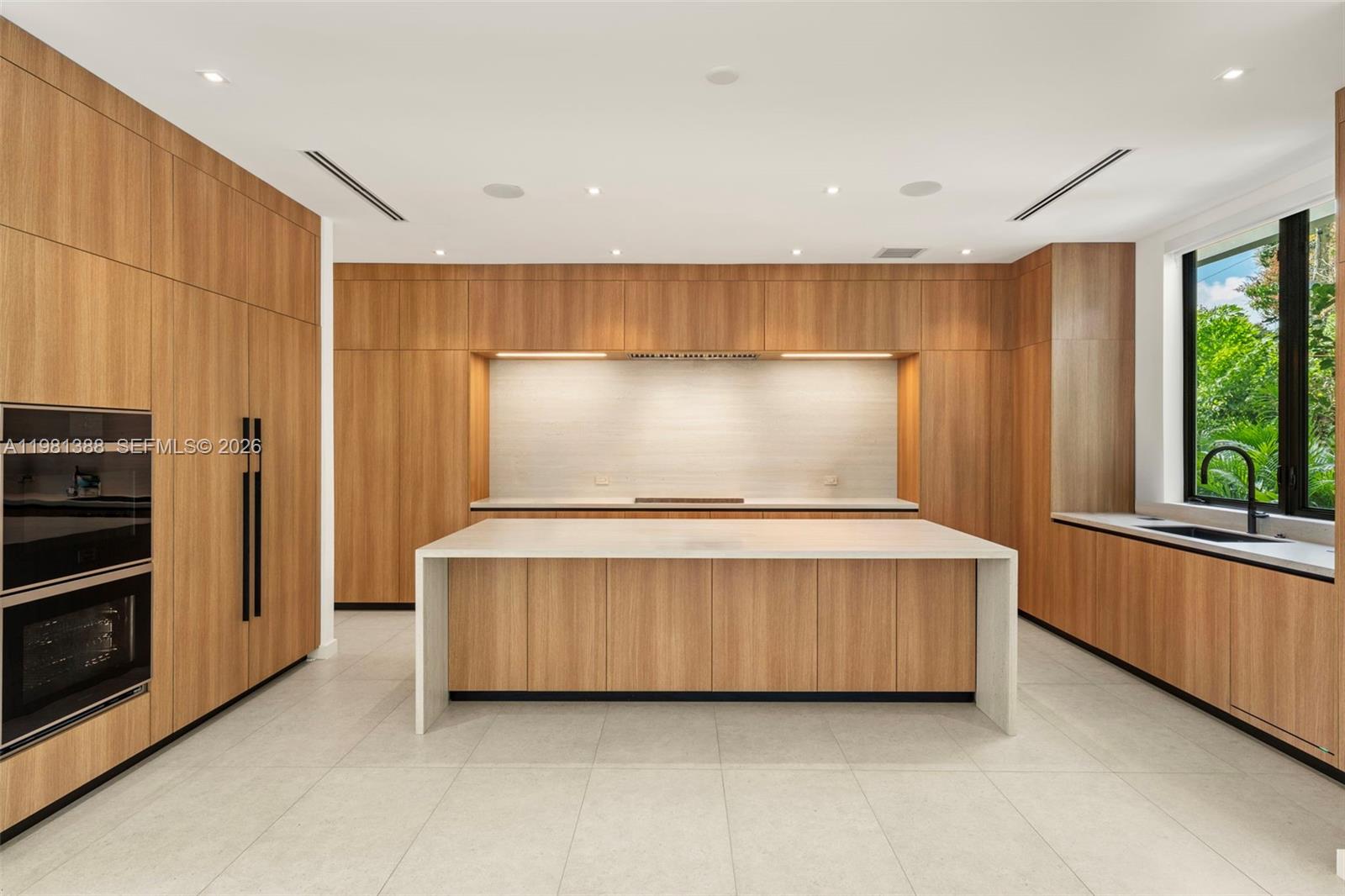 7700 SW 50th Ct Miami, FL 33143