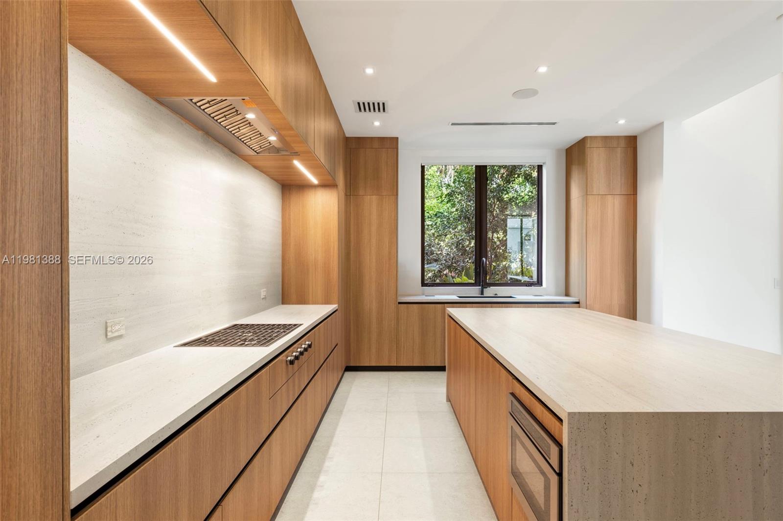 7700 SW 50th Ct Miami, FL 33143