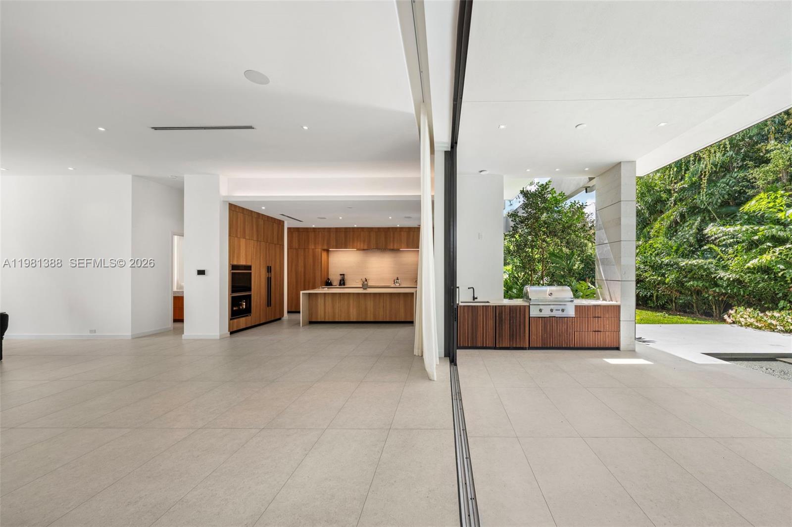 7700 SW 50th Ct Miami, FL 33143