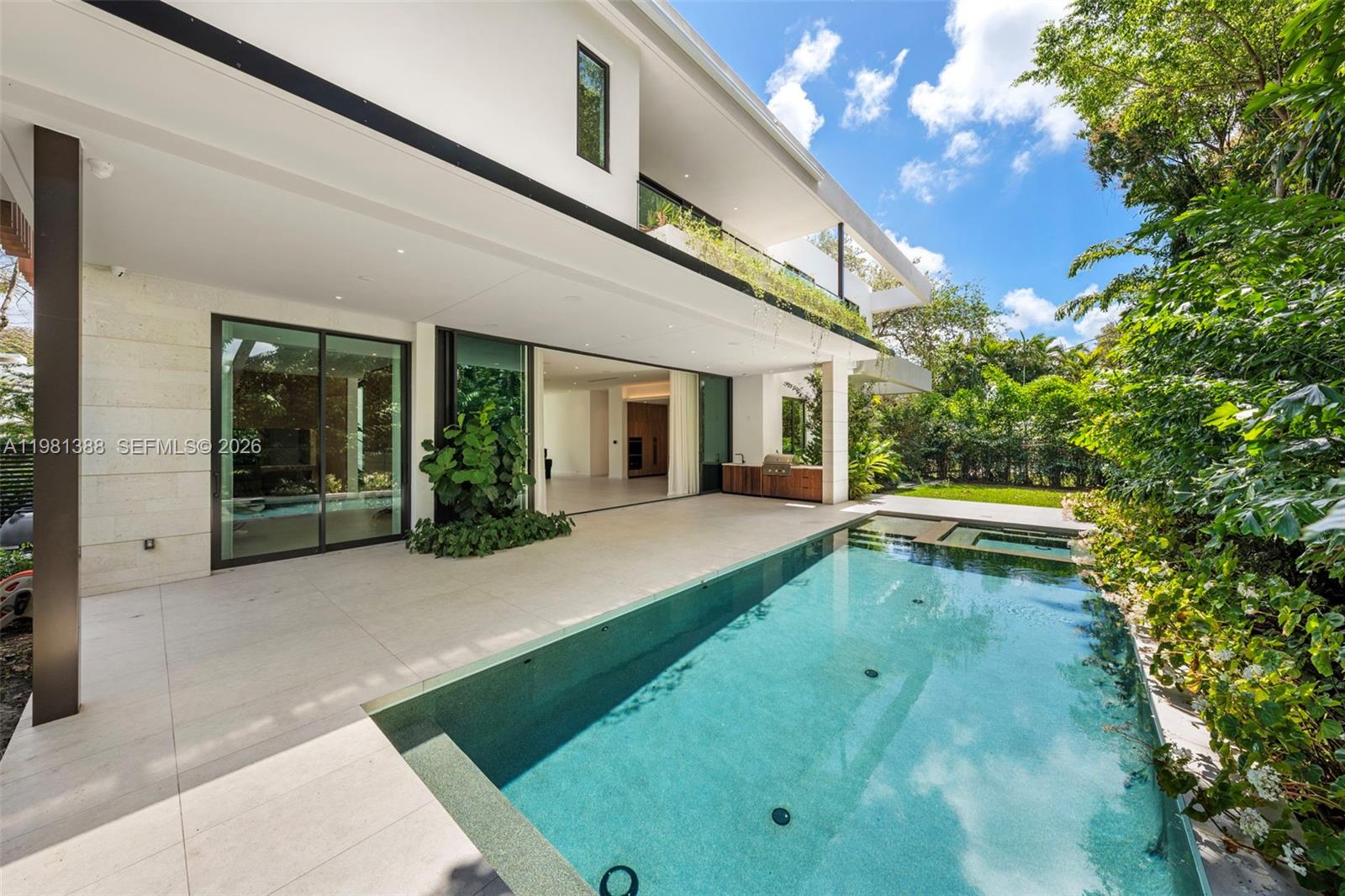 7700 SW 50th Ct Miami, FL 33143