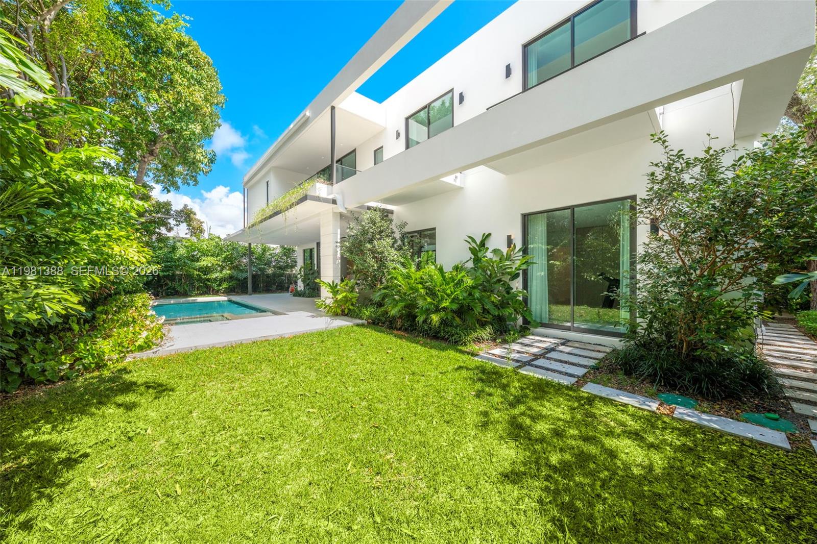 7700 SW 50th Ct Miami, FL 33143