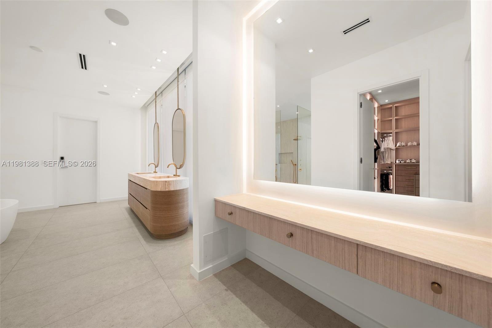 7700 SW 50th Ct Miami, FL 33143