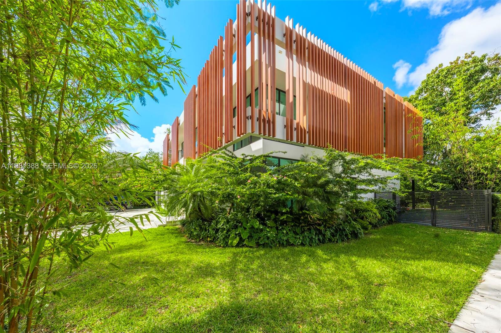 7700 SW 50th Ct Miami, FL 33143