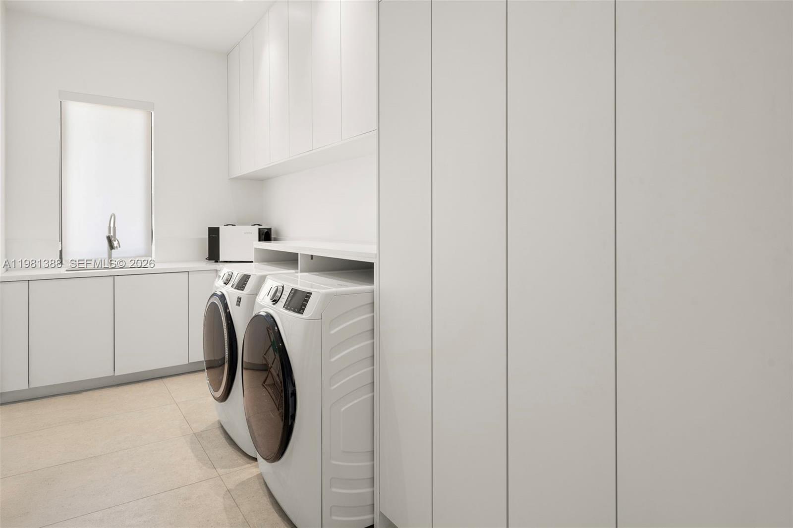 7700 SW 50th Ct Miami, FL 33143