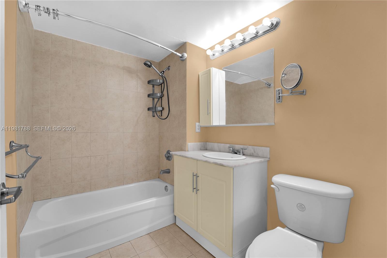 275 NE 18th St #808 Miami, FL 33132