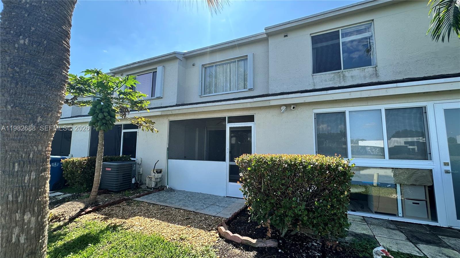 16769 Hemingway Dr Weston, FL 33326