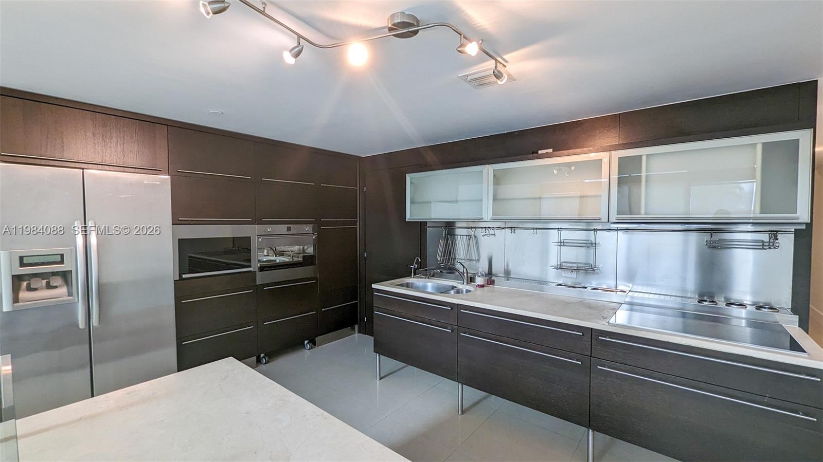 6000 Collins Ave #111 Miami Beach, FL 33140