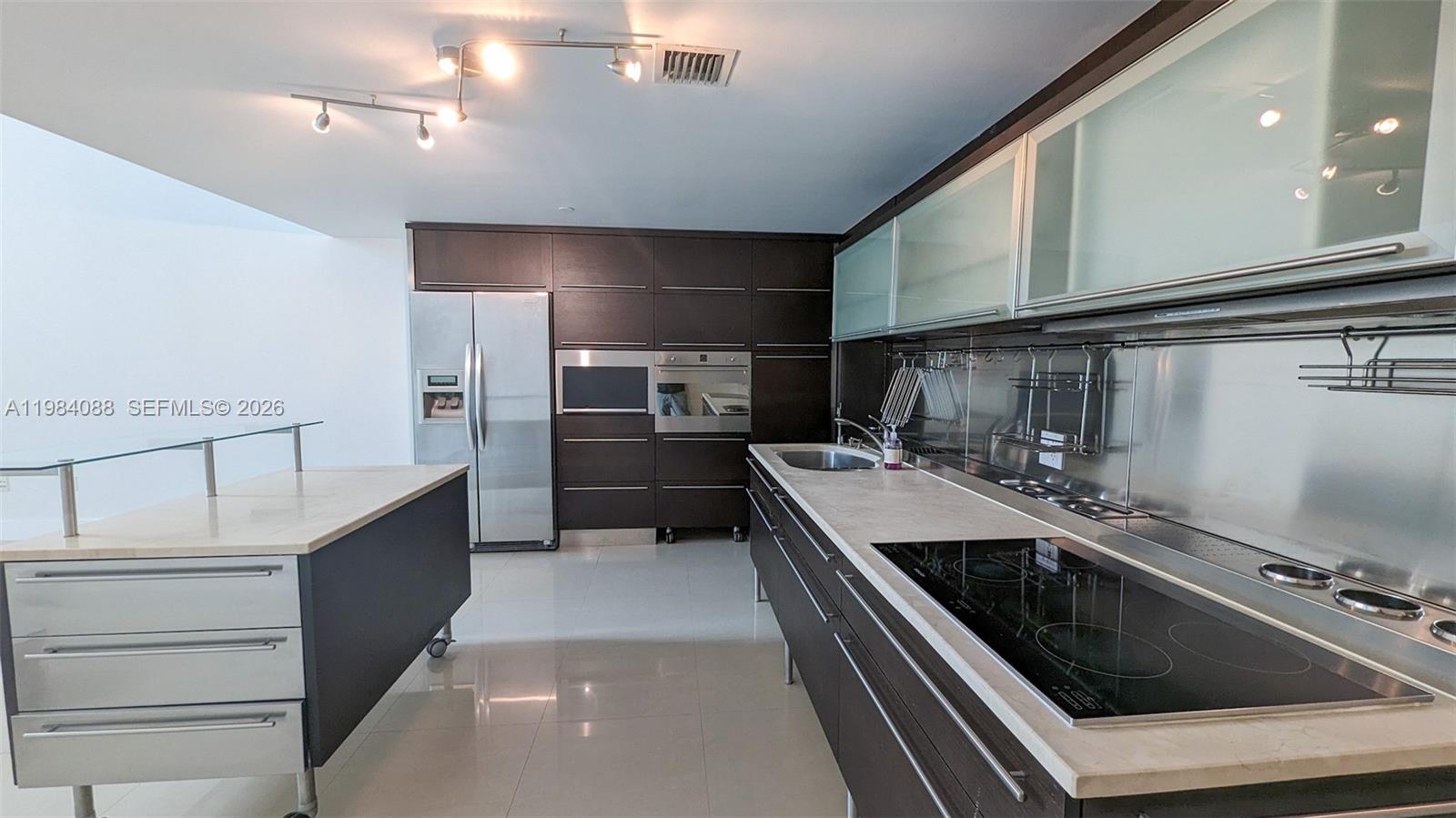 6000 Collins Ave #111 Miami Beach, FL 33140