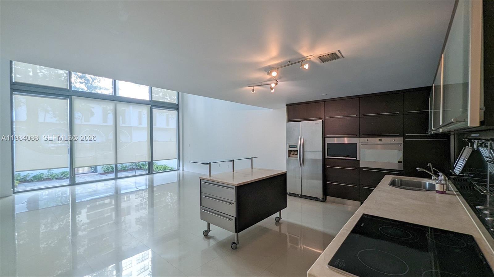 6000 Collins Ave #111 Miami Beach, FL 33140