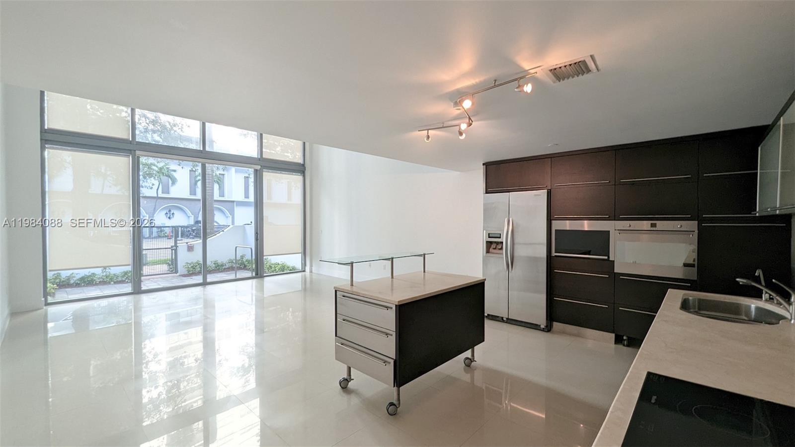 6000 Collins Ave #111 Miami Beach, FL 33140