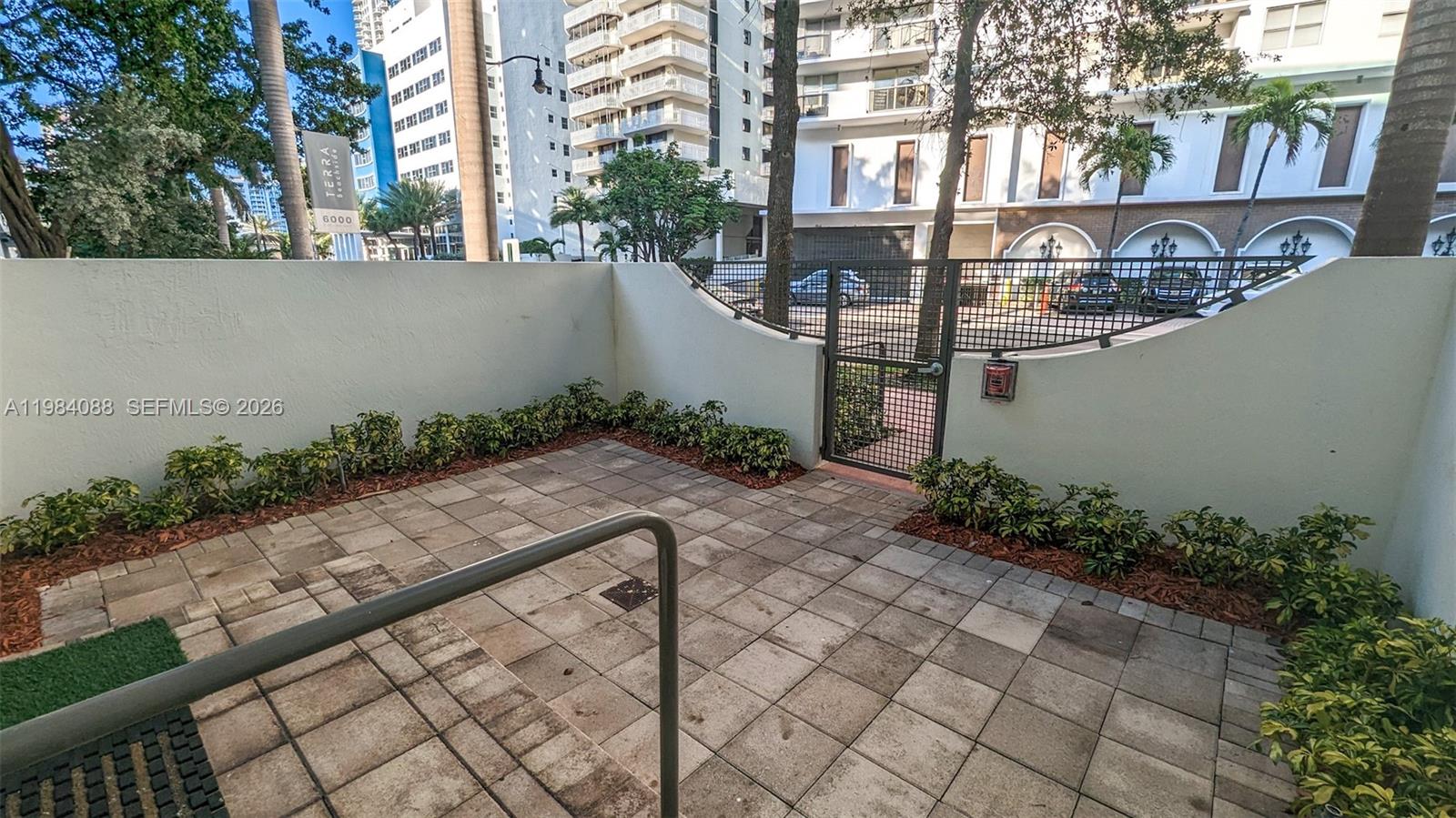 6000 Collins Ave #111 Miami Beach, FL 33140