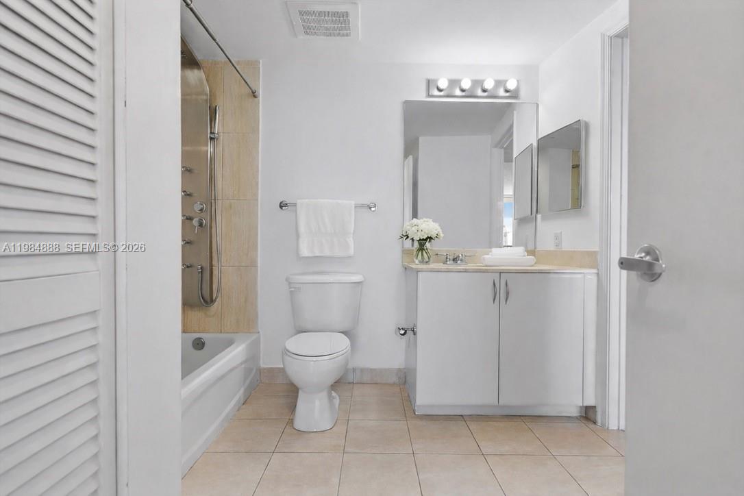 1750 N Bayshore Dr #3811 Miami, FL 33132