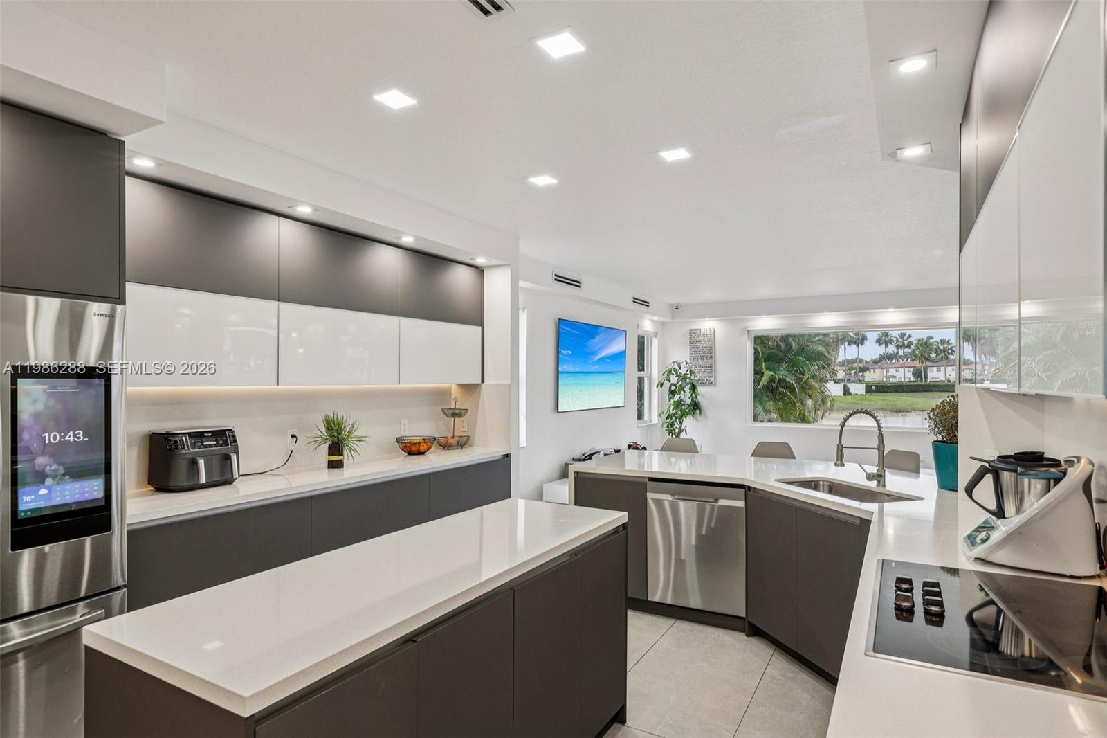 11280 NW 77th Ter Doral, FL 33178