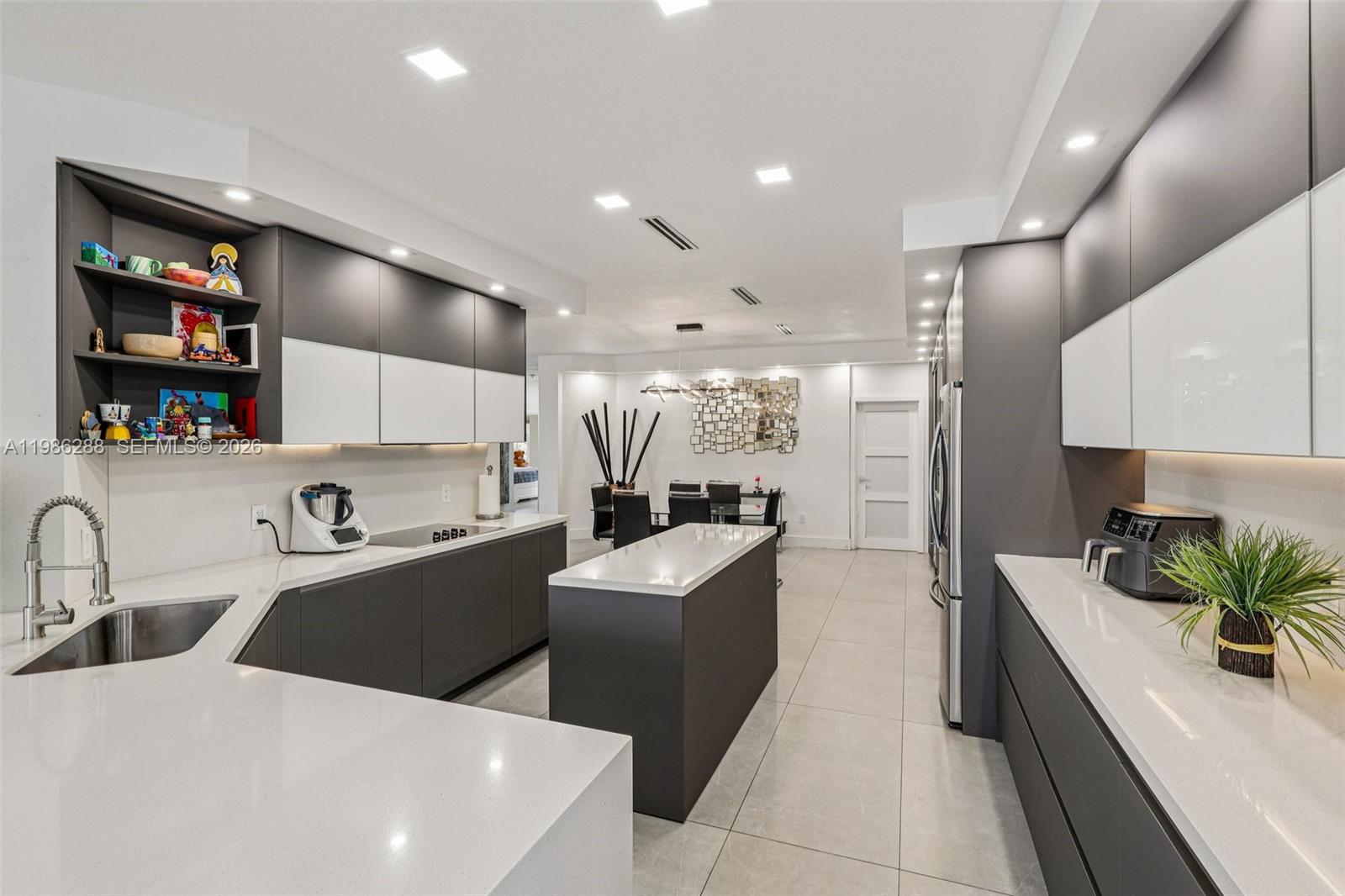 11280 NW 77th Ter Doral, FL 33178