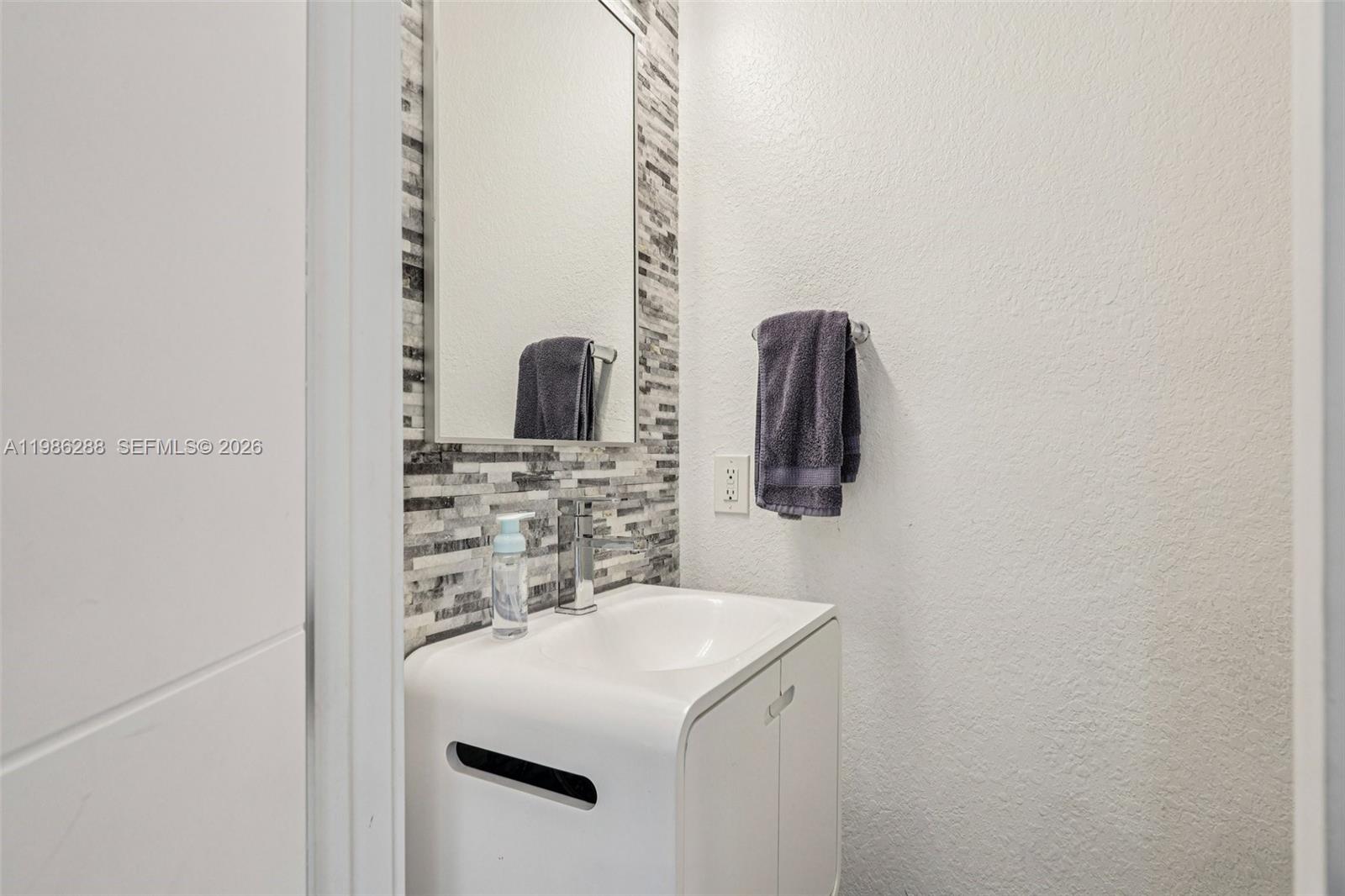 11280 NW 77th Ter Doral, FL 33178